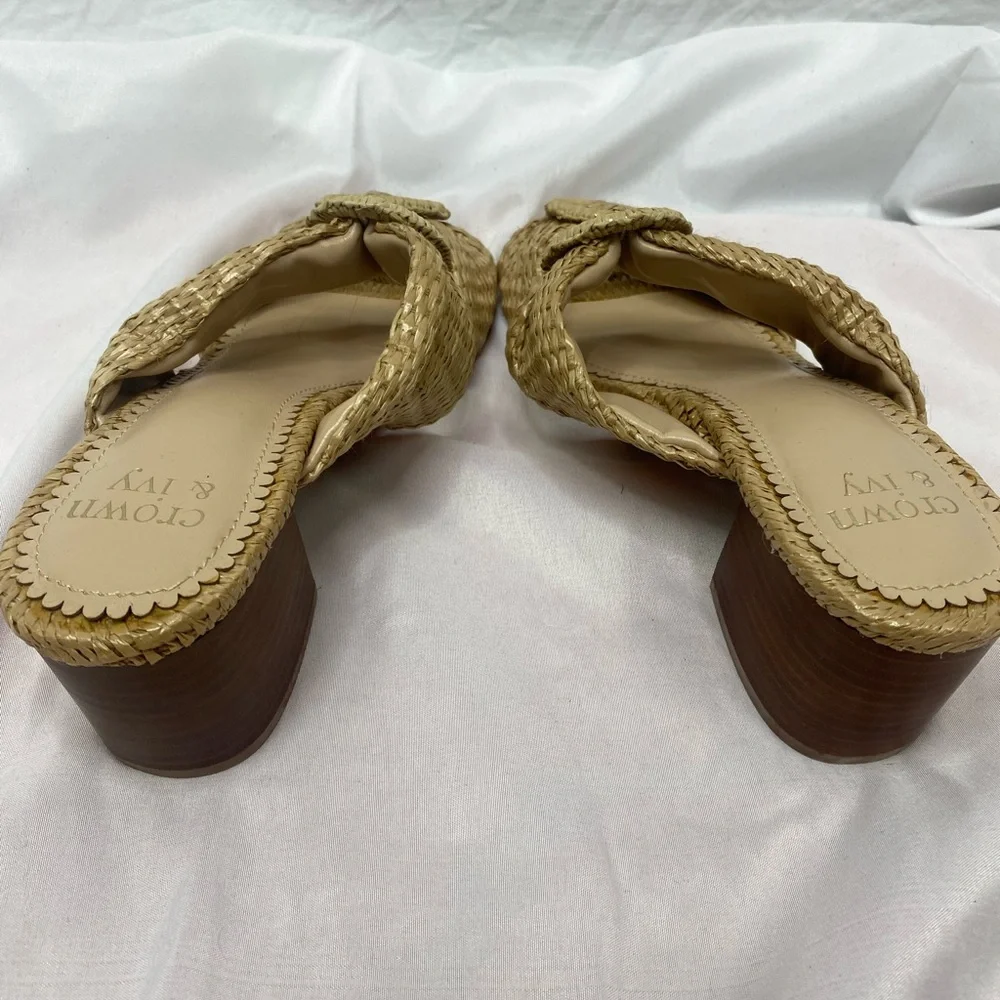 Crow & Ivy NWOT size 7.5 sandals ,Beige color. - Picture 2 of 6